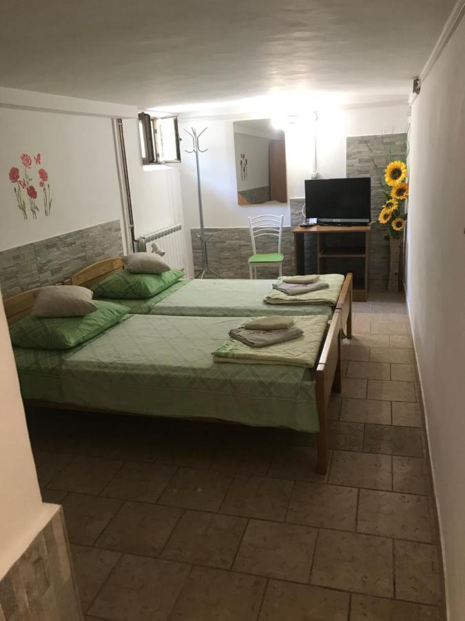 Apartmani Luiza Cres Dış mekan fotoğraf